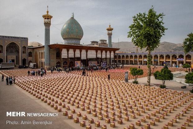 82,000 foodstuff packages distributed in Shiraz