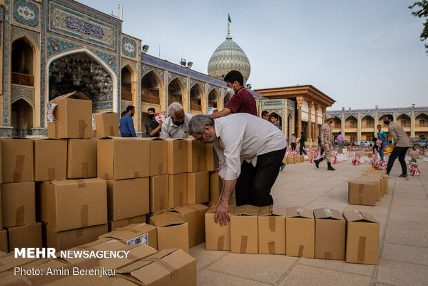 82,000 foodstuff packages distributed in Shiraz