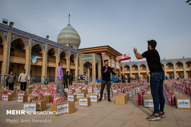 82,000 foodstuff packages distributed in Shiraz