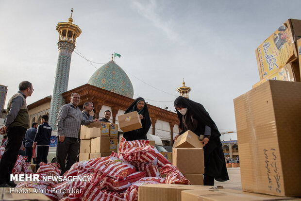 82,000 foodstuff packages distributed in Shiraz