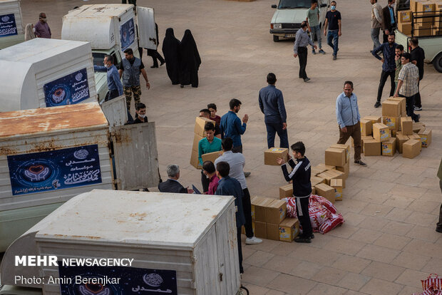 82,000 foodstuff packages distributed in Shiraz