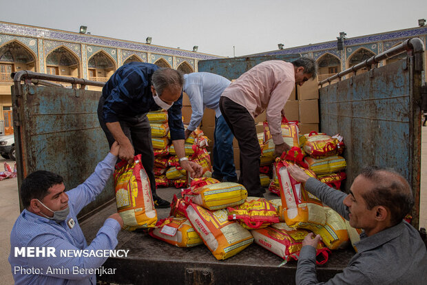 82,000 foodstuff packages distributed in Shiraz