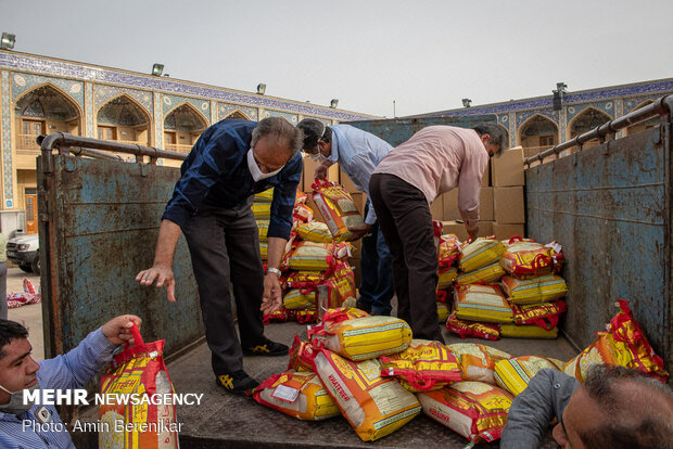 82,000 foodstuff packages distributed in Shiraz