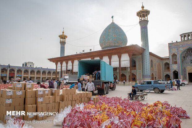 82,000 foodstuff packages distributed in Shiraz