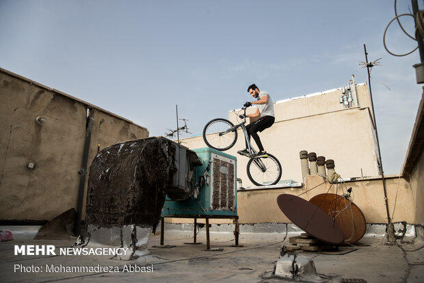 Iranians working out on rooftops amid the pandemic