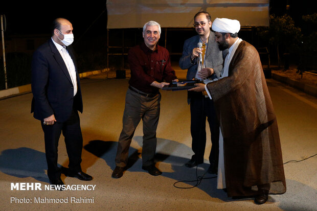 اکران فیلم خروج برای کشاورزان پیشوا