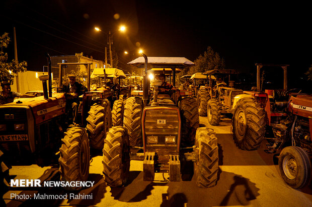 اکران فیلم خروج برای کشاورزان پیشوا