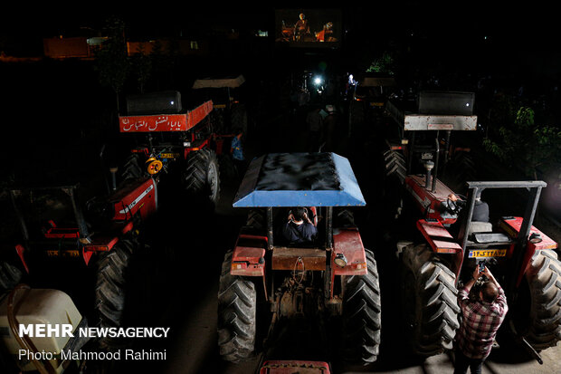 اکران فیلم خروج برای کشاورزان پیشوا