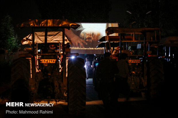 اکران فیلم خروج برای کشاورزان پیشوا