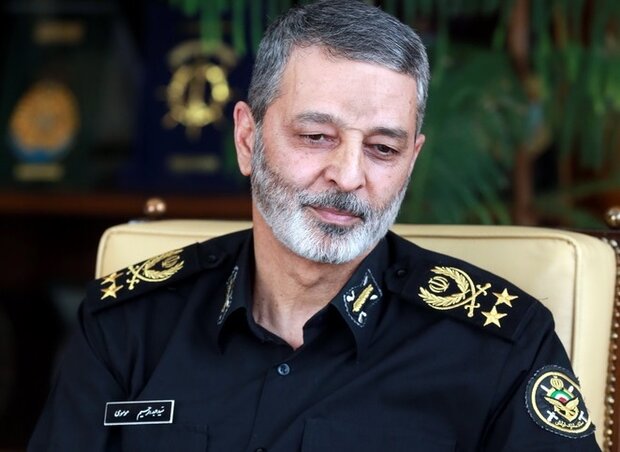 القائد العام للجيش الايراني يبارك لاعضاء الحكومة الثالثة عشرة