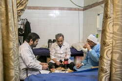 افطاری کے سادہ اور معمولی دسترخوان
