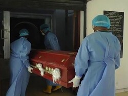 سری لنکن حکومت نے کورونا سے جاں بحق مسلمانوں کی میتوں کی تدفین کی اجازت دے دی