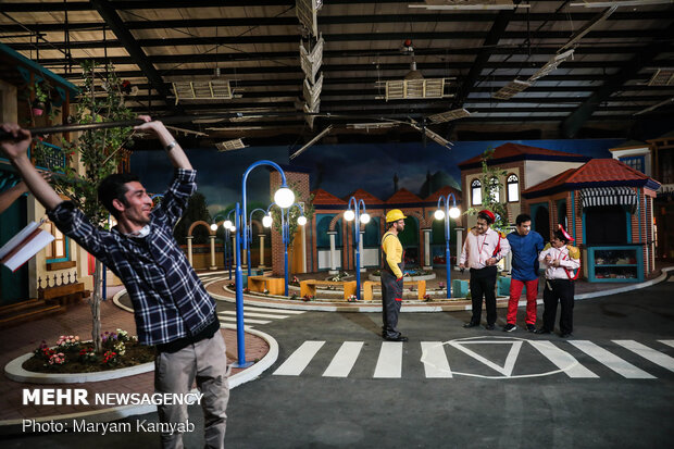 پشت صحنه برنامه بچه محل عمو پورنگ