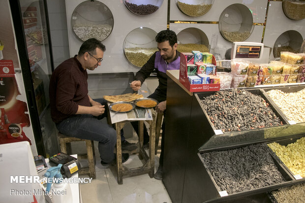 Simple fast-breaking tablecloths spread on holy month of Ramadan 