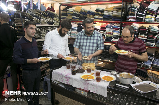 Simple fast-breaking tablecloths spread on holy month of Ramadan 