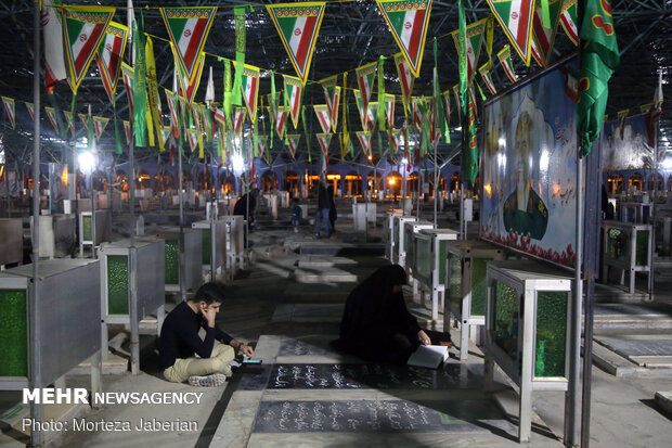 مراسم احیای شب نوزدهم ماه مبارک رمضان در گلزار شهدای اهواز