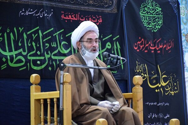 انسان کامل در شخصیت حضرت علی (ع) تجلی یافته است