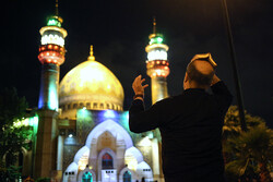 مسجد امام صادق میں حضرت علی (ع) کی شہادت اور شب قدر کی مناسبت سے عزاداری اور مناجات