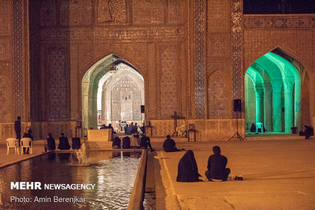 Şiraz'daki Kadir Gecesi merasiminden fotoğraflar