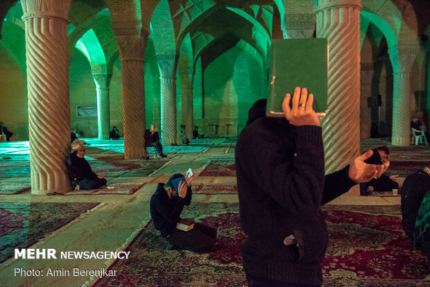 Şiraz'daki Kadir Gecesi merasiminden fotoğraflar