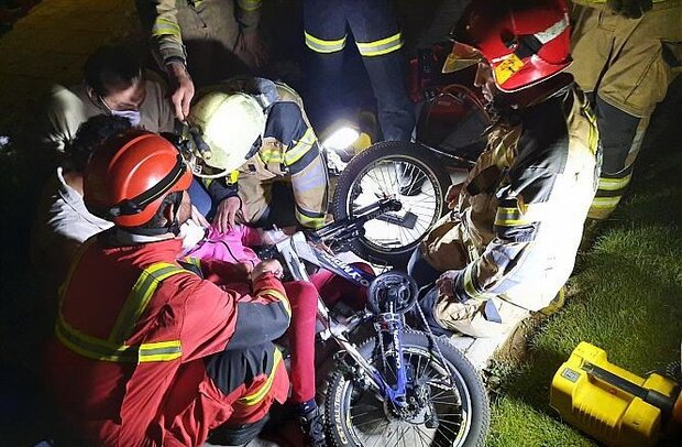 حادثه تلخ برای دختر خردسال دوچرخه سوار