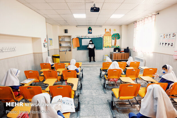 اعادة فتح المدارس في همدان