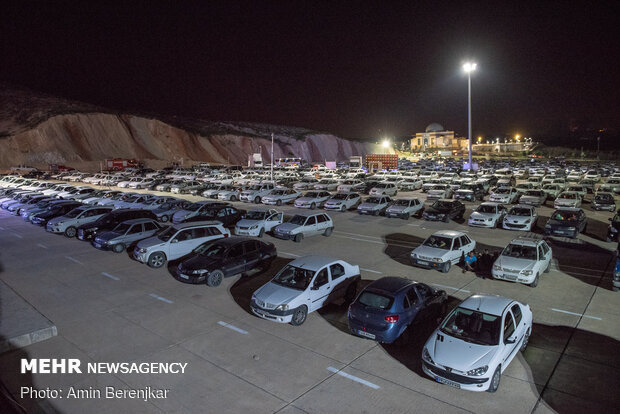 People of Shiraz observe Night of Decree in personal cars amid pandemic