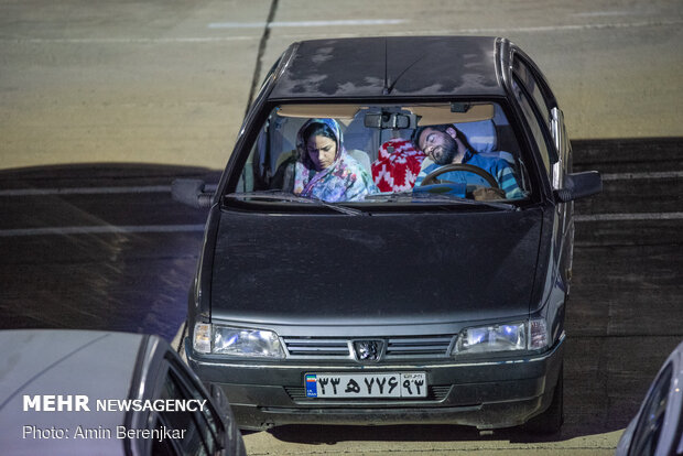 People of Shiraz observe Night of Decree in personal cars amid pandemic