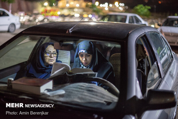 People of Shiraz observe Night of Decree in personal cars amid pandemic