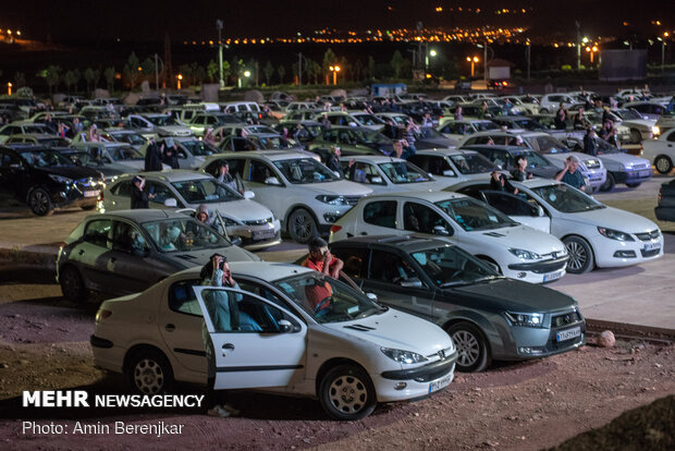 People of Shiraz observe Night of Decree in personal cars amid pandemic