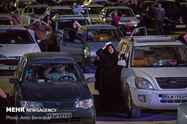 People of Shiraz observe Night of Decree in personal cars amid pandemic
