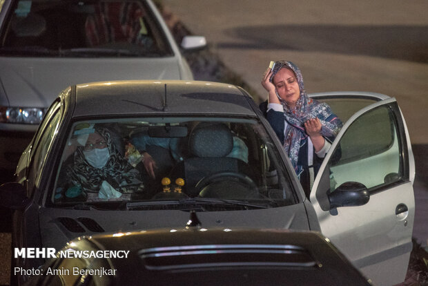 People of Shiraz observe Night of Decree in personal cars amid pandemic