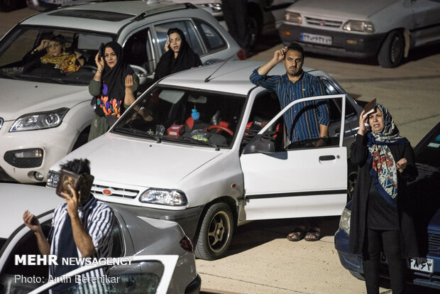 People of Shiraz observe Night of Decree in personal cars amid pandemic