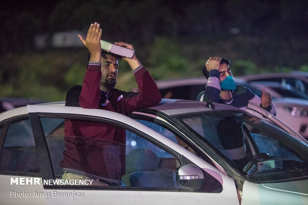 People of Shiraz observe Night of Decree in personal cars amid pandemic