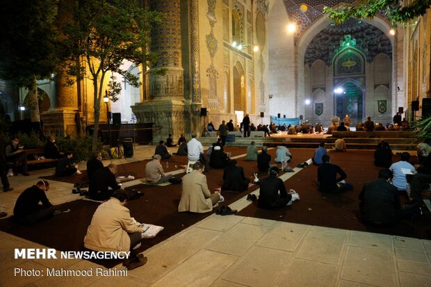 شب قدر در مدرسه عالی شهید مطهری