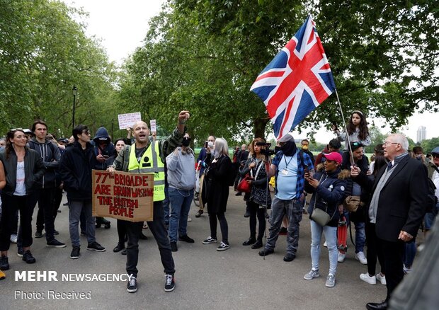 İngiltere'de korona kısıtlamaları protesto edildi