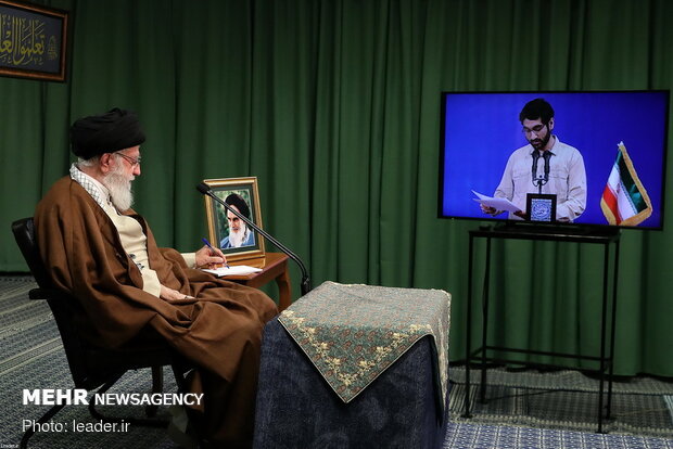 Leader meets with representatives of student organizations via videoconference