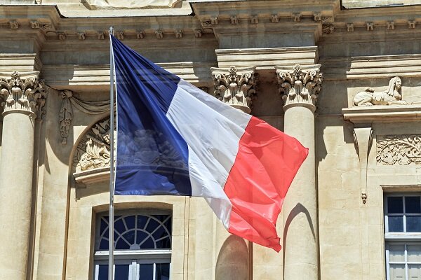 باريس تزعم اعتقال 7 فرنسيين في ايران