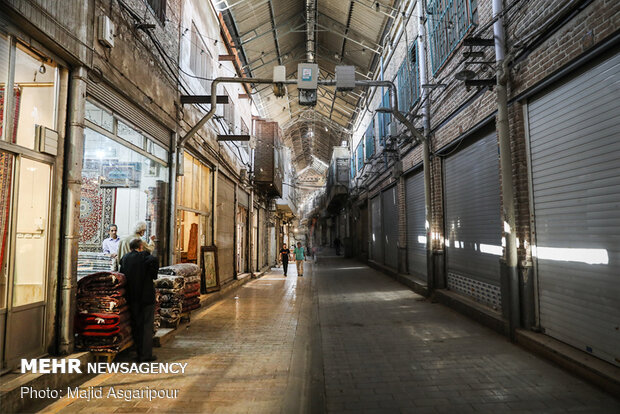 Social distancing in Tehran Bazaar