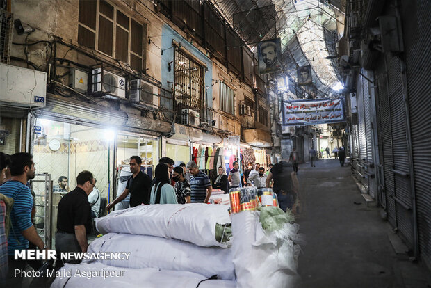 Social distancing in Tehran Bazaar