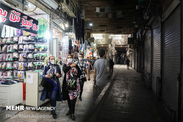 Social distancing in Tehran Bazaar