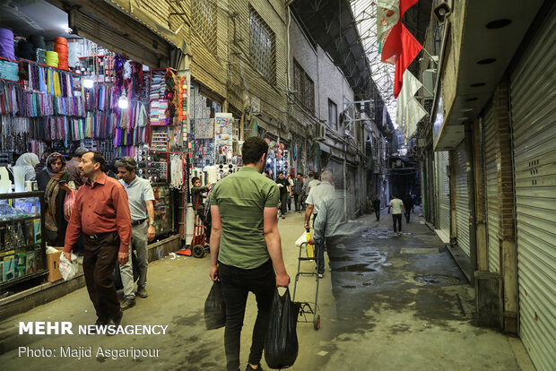 Social distancing in Tehran Bazaar