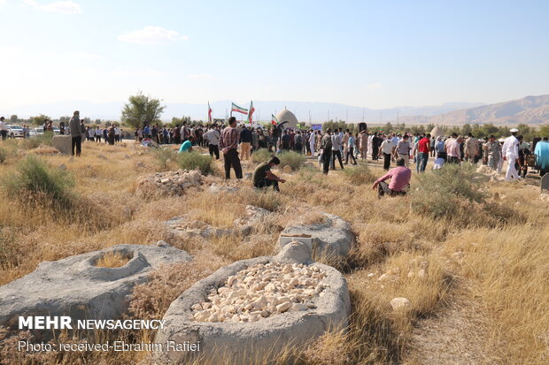 مراسم خاکسپاری شهید فخرالدین فلک نازی در روستای دهتل