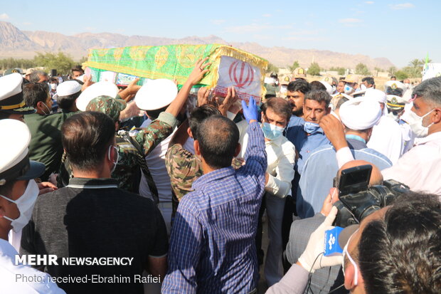 مراسم خاکسپاری شهید فخرالدین فلک نازی در روستای دهتل