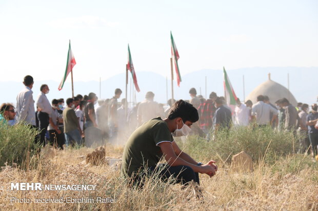 مراسم خاکسپاری شهید فخرالدین فلک نازی در روستای دهتل