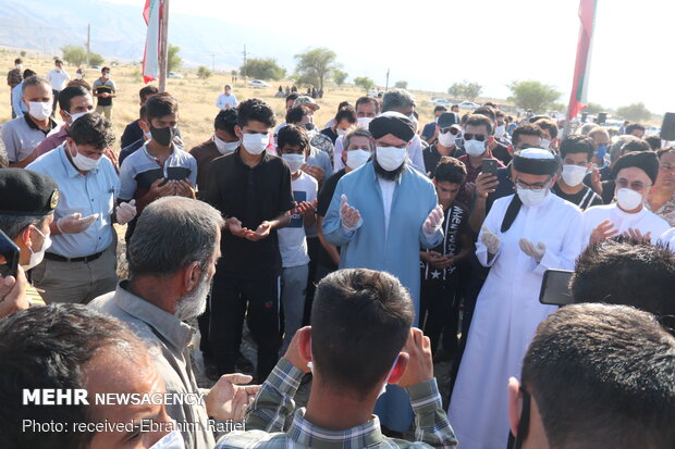 مراسم خاکسپاری شهید فخرالدین فلک نازی در روستای دهتل