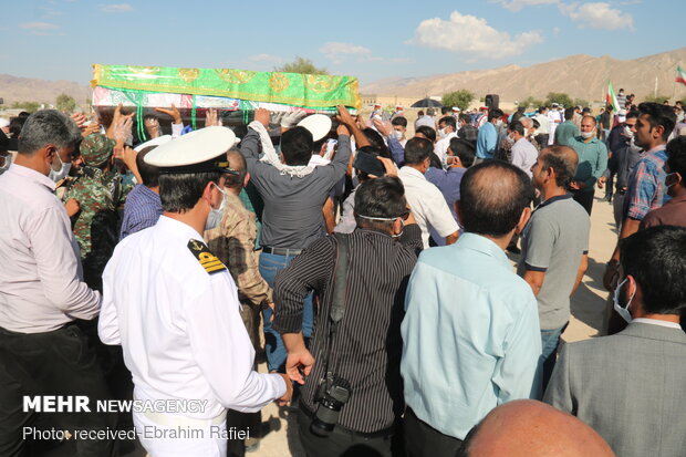 مراسم خاکسپاری شهید فخرالدین فلک نازی در روستای دهتل