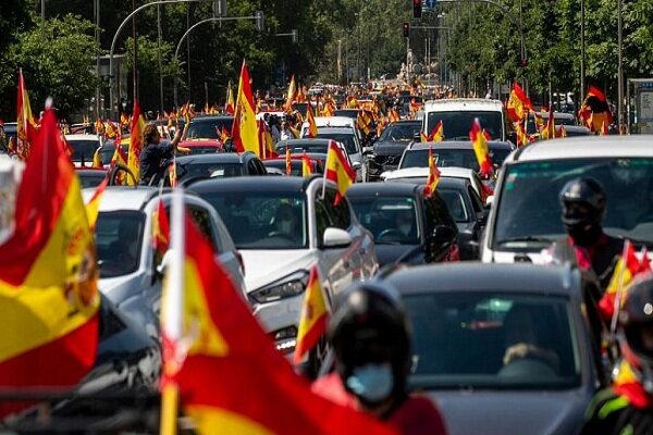 اعتراض به محدودیت‌های وضع شده برای مبارزه با کرونا در اسپانیا