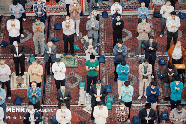 اقامه نماز عید فطر در مسجد جامع همدان