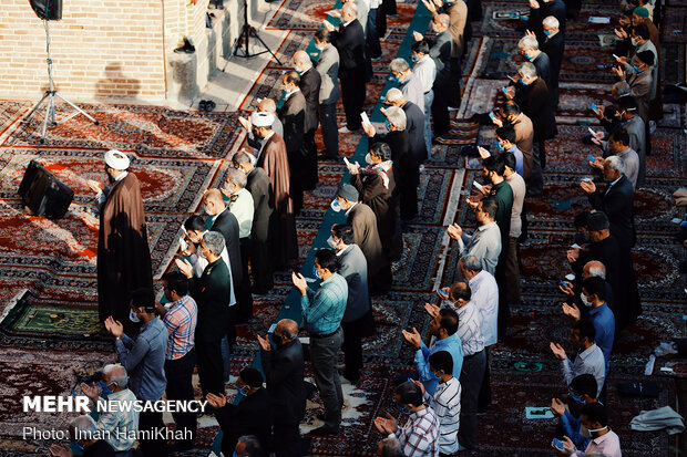 اقامه نماز عید فطر در مسجد جامع همدان